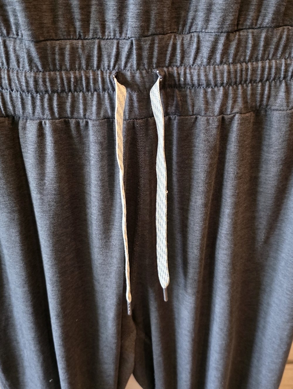 VUORI All Day Short Sleeve Jogger Jumpsuit Lightweight V Neck VW424 - Picture 3 of 5